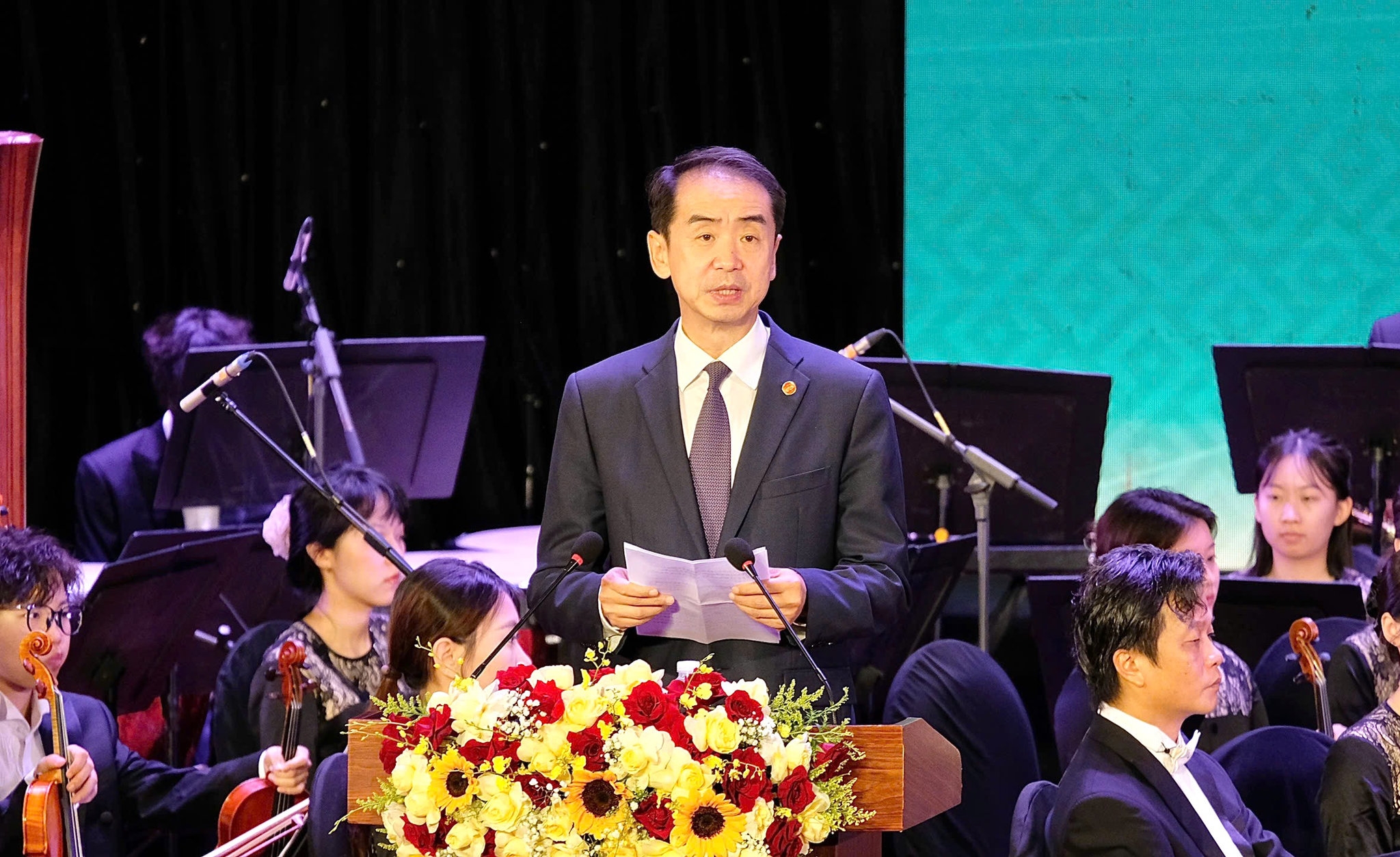 越中艺术家联袂献演交响音乐会《友谊长青》 越中艺术家联袂献演交响音乐会《友谊长青》