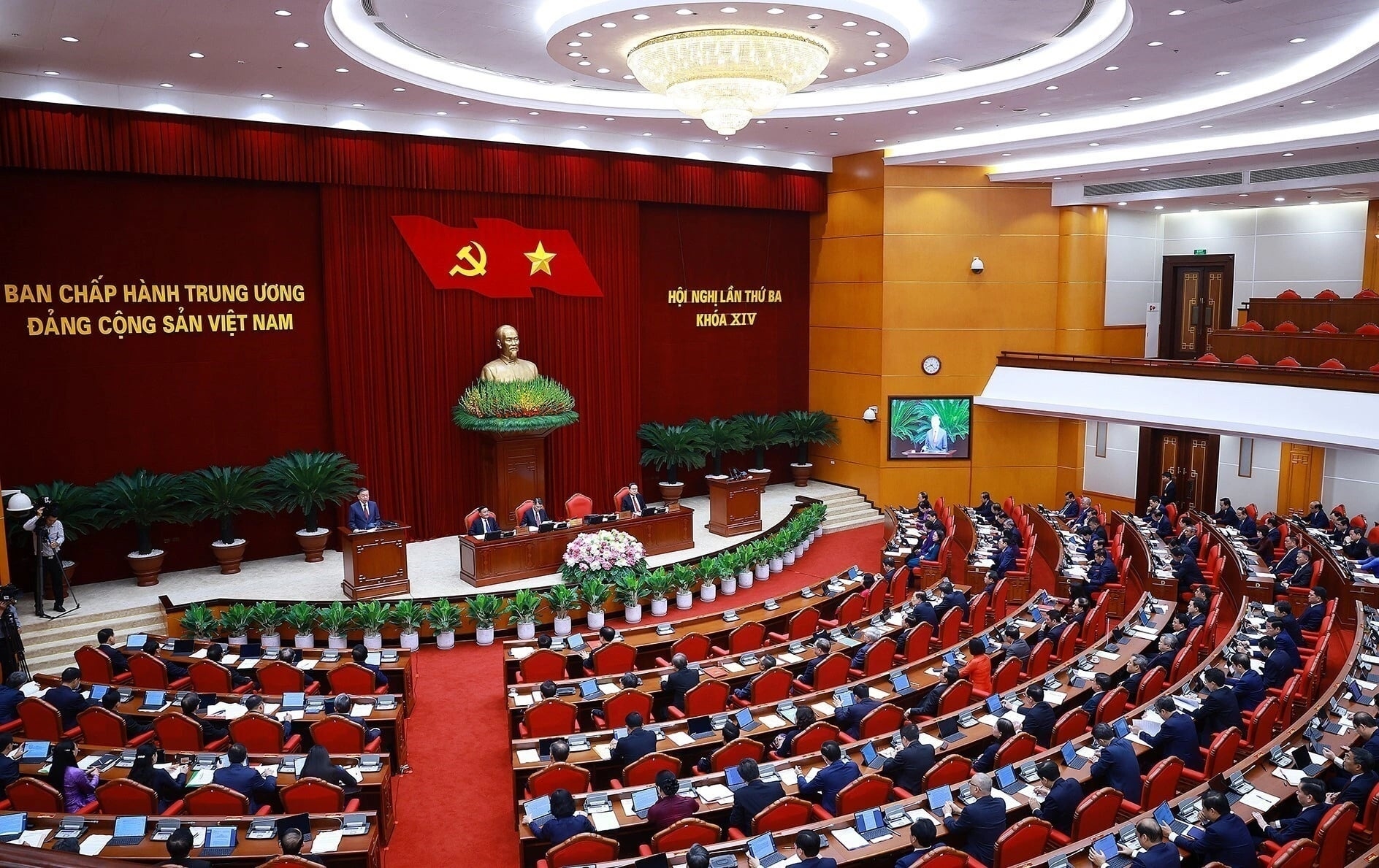 越共第十四届中央委员会第三次全体会议隆重开幕 越共第十四届中央委员会第三次全体会议隆重开幕