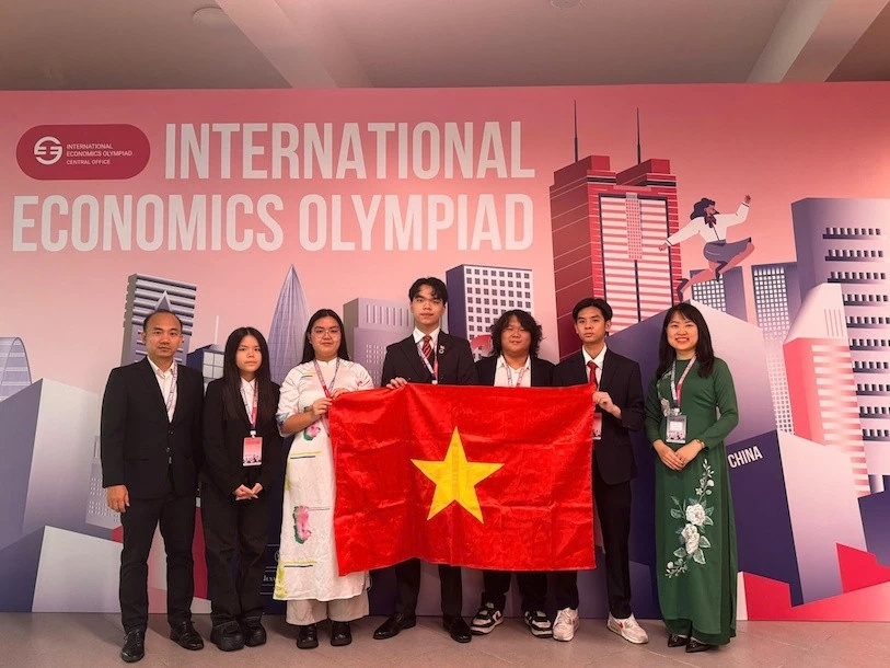 越南青年闪耀中国深圳国际经济奥林匹克竞赛舞台