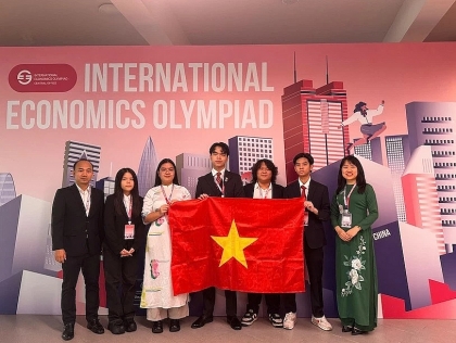 越南青年闪耀中国深圳国际经济奥林匹克竞赛舞台