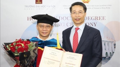 张扬集团(香港)控股有限公司董事长林建中荣获河内大学名誉博士学位证书
