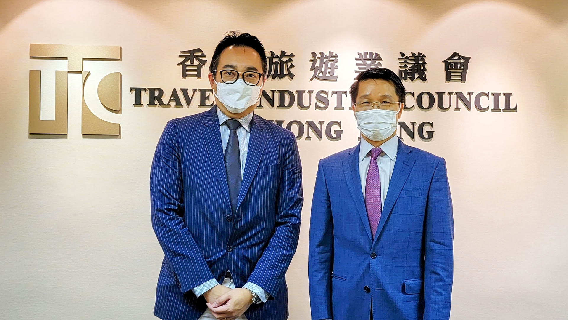 越南驻中国香港总领事与香港旅游业议会（TIC）主席Jason Wong会见，商讨排除困难、促进越南与香港旅游业发展的合作方向。