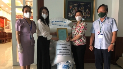 在台越南妇女企业家联合会向胡志明市捐赠1吨大米