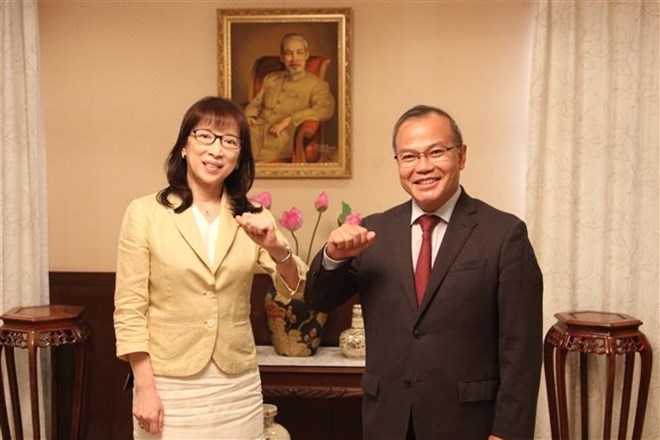 越南驻日本大使武红南会见了亚洲儿童照顾联合会(ACCL)创始者兼总裁世和•渡边（Kazuyo Watanabe）女士
