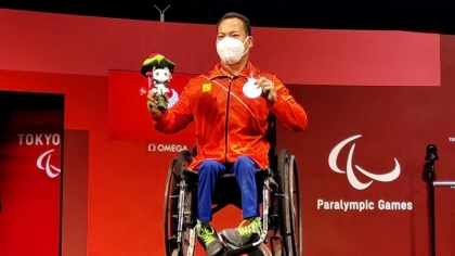 2020年东京残奥会：越南运动员黎文公摘得银牌