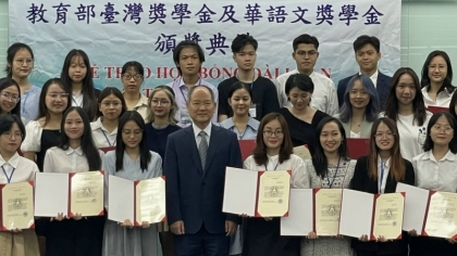 台湾向越南助学金获得者颁发49份助学金