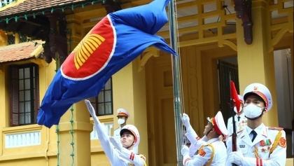 东盟成立55周年升旗仪式隆重举行