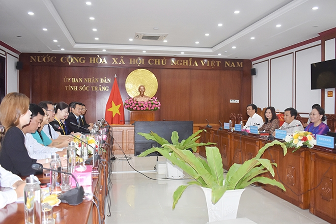 朔庄省人委会代表与中国台湾两所大学代表的工作座谈会。