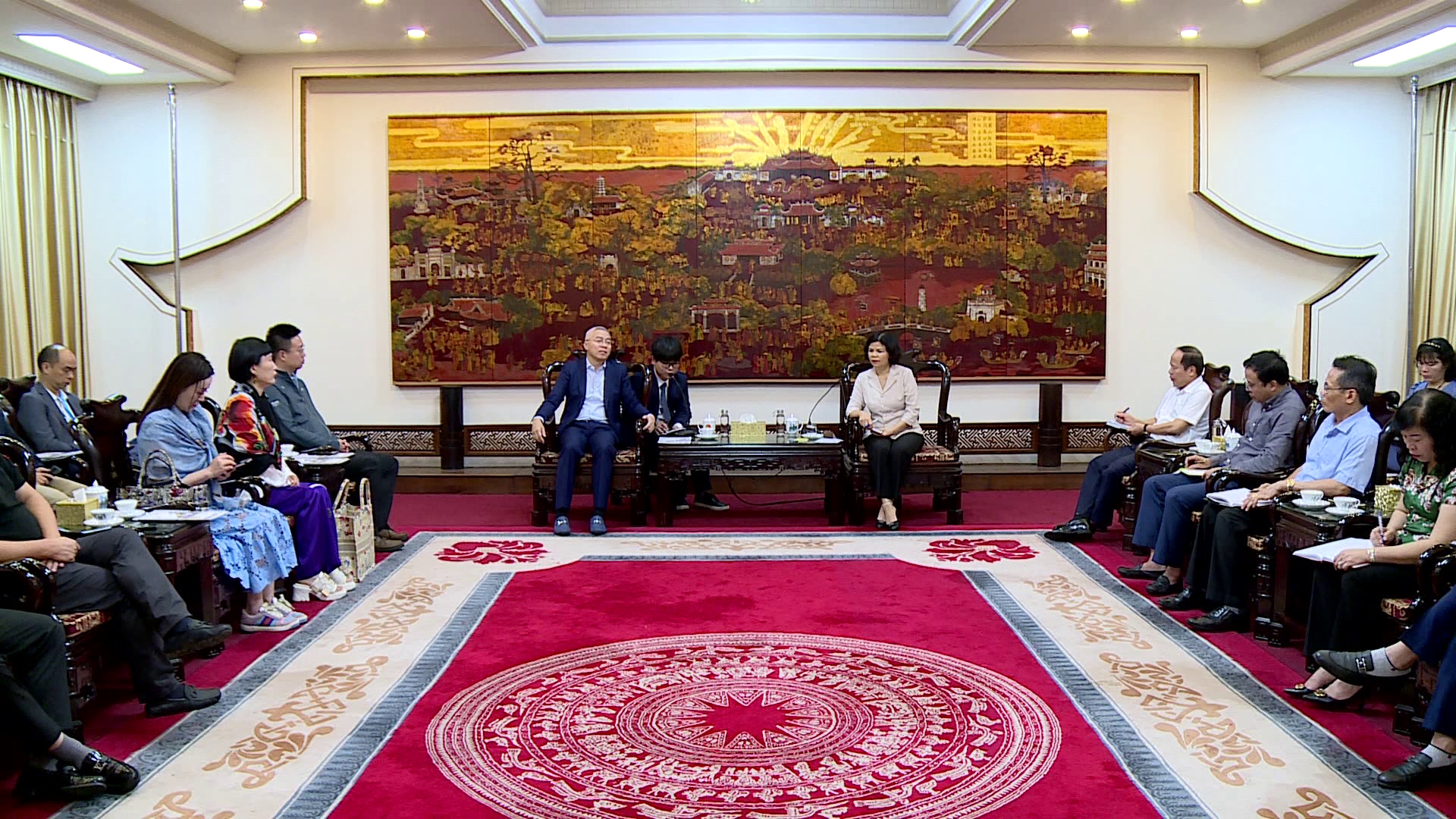 北宁省领导人会见中国企业代表团