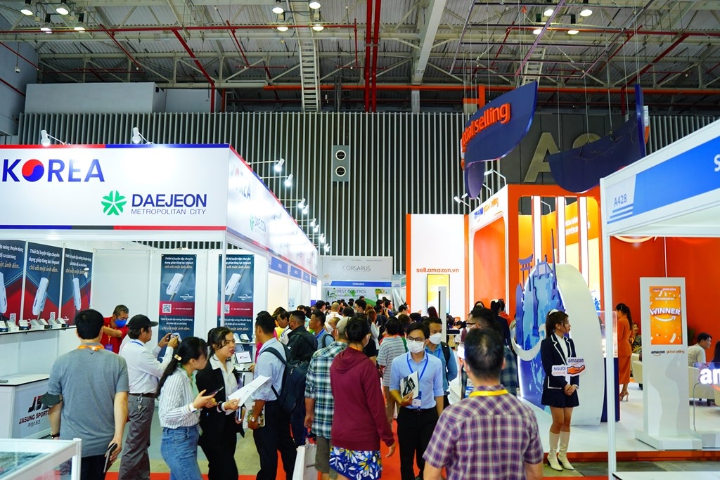 22个国家和地区的250家企业参加首届越南国际物流展