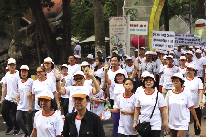 Bản in : 胡志明市：5000名人参加步行活动 支持橙剂/二恶英受害者 | Vietnam+ (VietnamPlus)