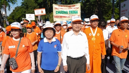 胡志明市举办步行活动关爱橙剂受害者