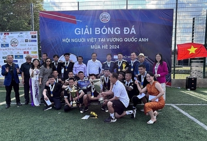 旅英越南人欢聚VAUK杯共庆国庆八十周年
