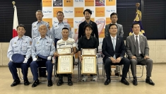 勇救遇险日本儿童的两名越南青年获表彰