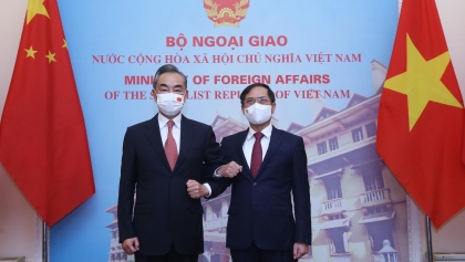 越南外交部长裴青山与中国国务委员、外交部长王毅举行会谈