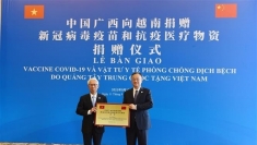 中国广西壮族自治区向越南捐赠新冠疫苗和抗疫医疗物资