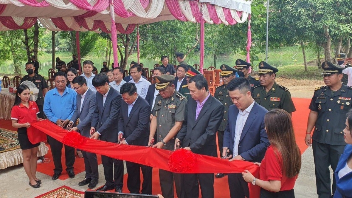 Bản in : 越柬建交55周年：援柬越南志愿军遗骨存放和祭拜堂工程竣工并投入使用 | Vietnam+ (VietnamPlus)