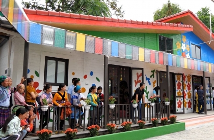越南第一所用再生塑料建设的学校落成