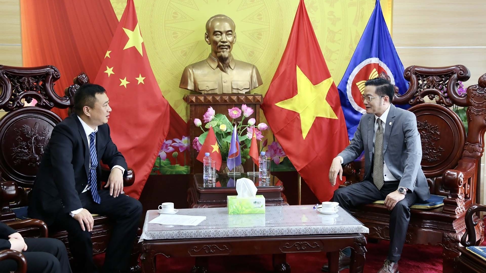 促进中国广西崇左市与越南各地的合作