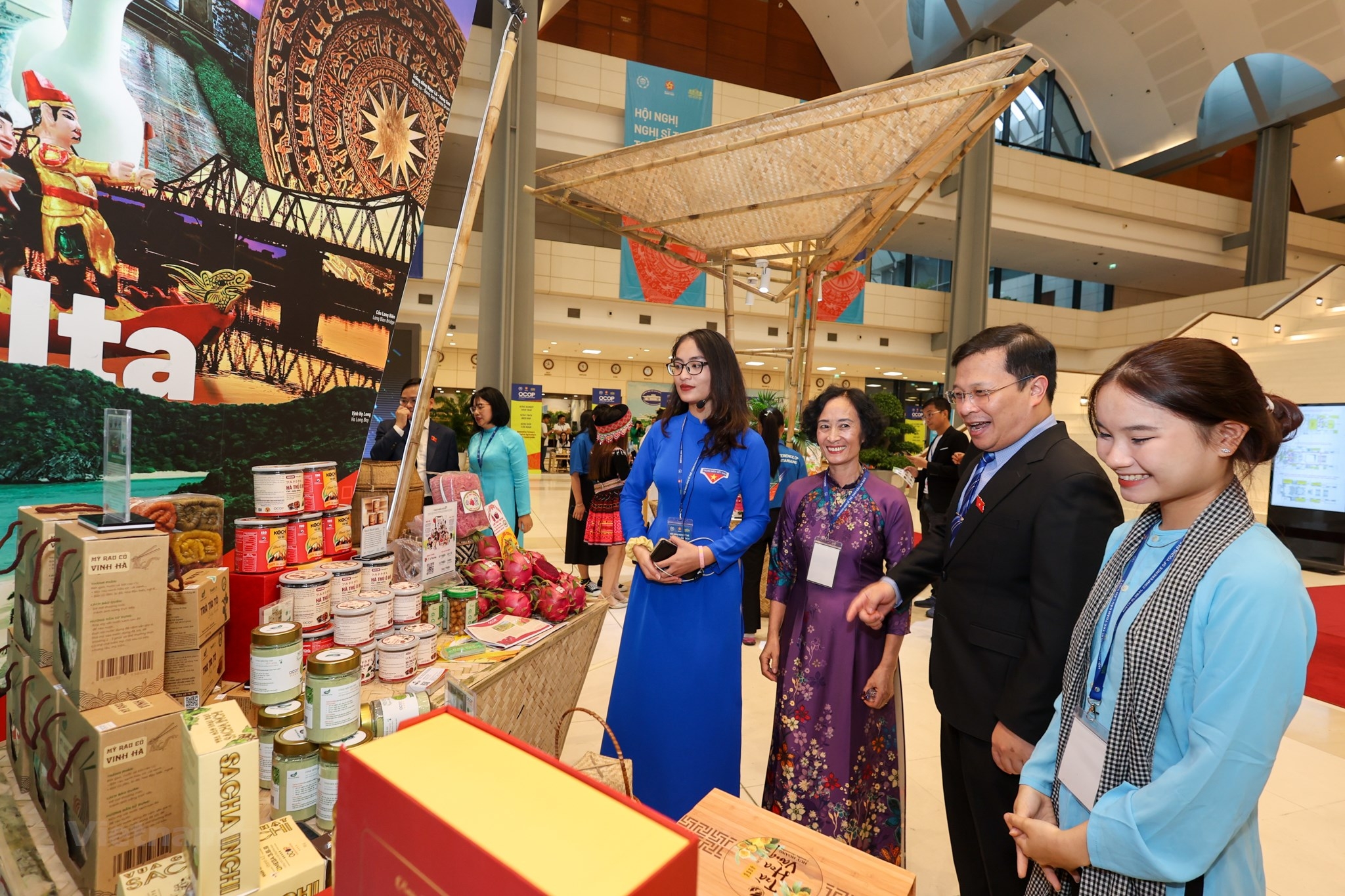 全球青年议员大会：'越南渴望'展览会——推广文化特色和科技成就