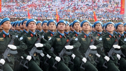 越南国庆80周年阅兵在历史性的巴亭广场上行进