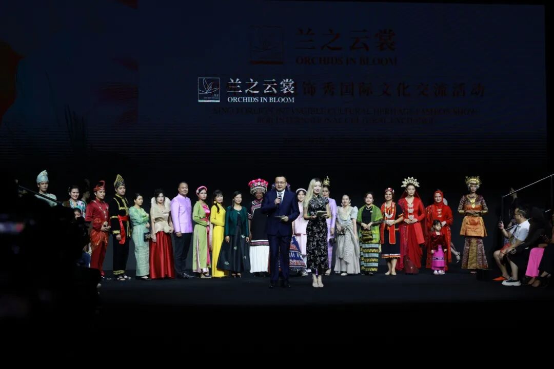 越南传统服饰在中国国际文化交流活动中绽放光彩