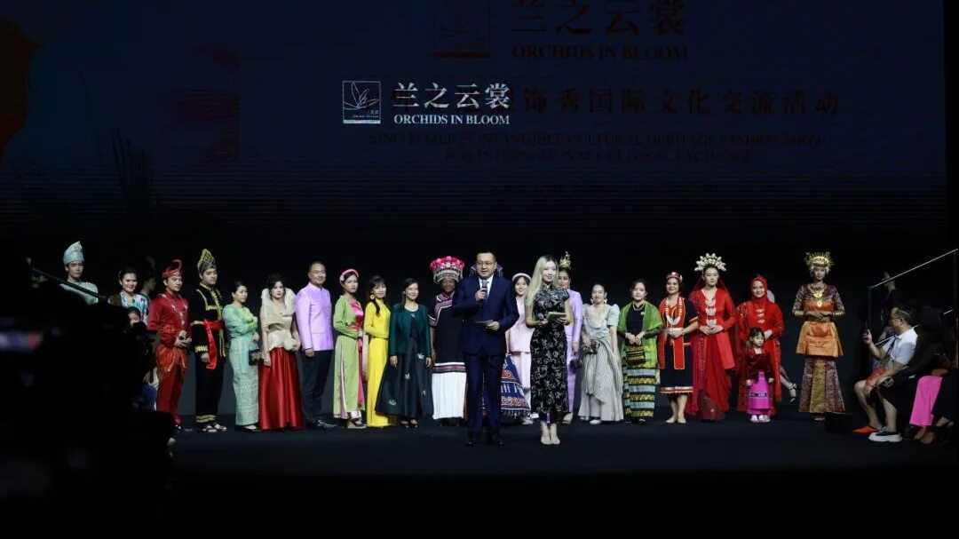 越南传统服饰在中国国际文化交流活动中绽放光彩