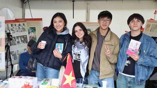 国际友人盛赞越南在比利时2025年ManiFiesta节的展位彰显民族特色与文化魅力