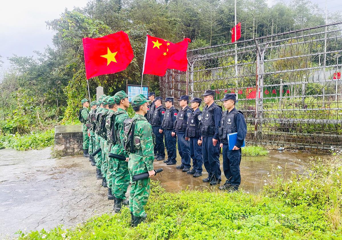 在越中边境线开展联合巡逻执法行动