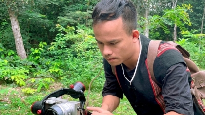 越南巴姑族小伙子制作打击新冠疫情短片
