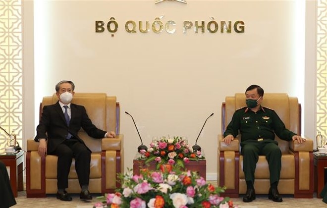 越南国防部副部长黄春战上将会见中国驻越南特命全权大使熊波