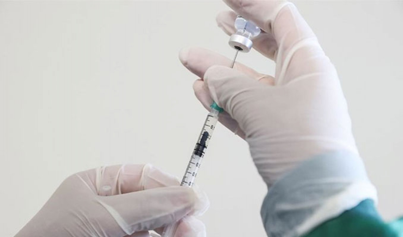 Bản in : 全部在越外国人将于十月底前获接种疫苗 | Vietnam+ (VietnamPlus)
