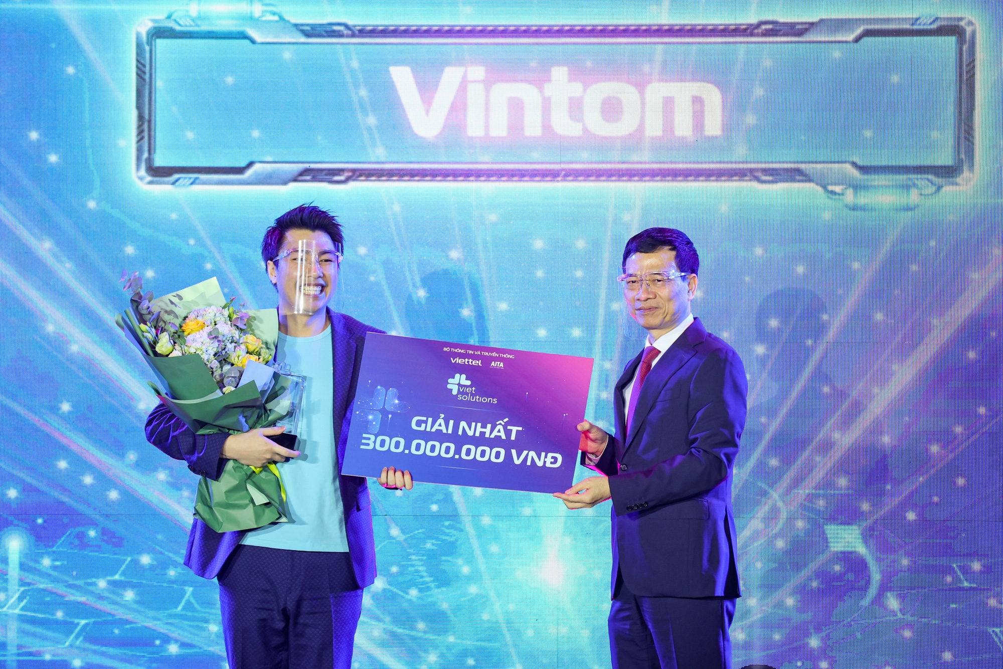 Vintom 凭借将数字数据转换为视频的解决方案荣获价值为3亿越南盾的一等奖。