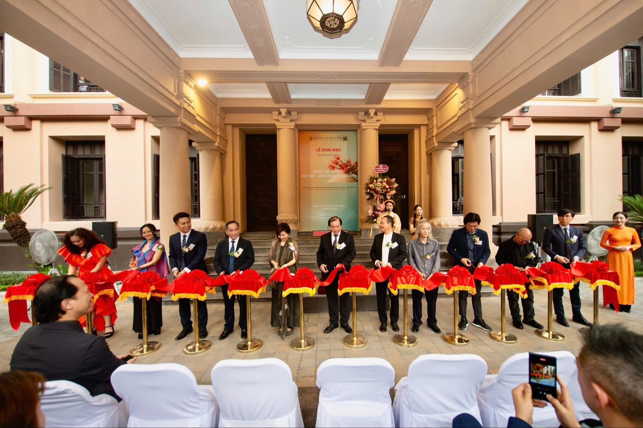 越南和中国香港艺术家分享通过艺术促进经济发展的方式