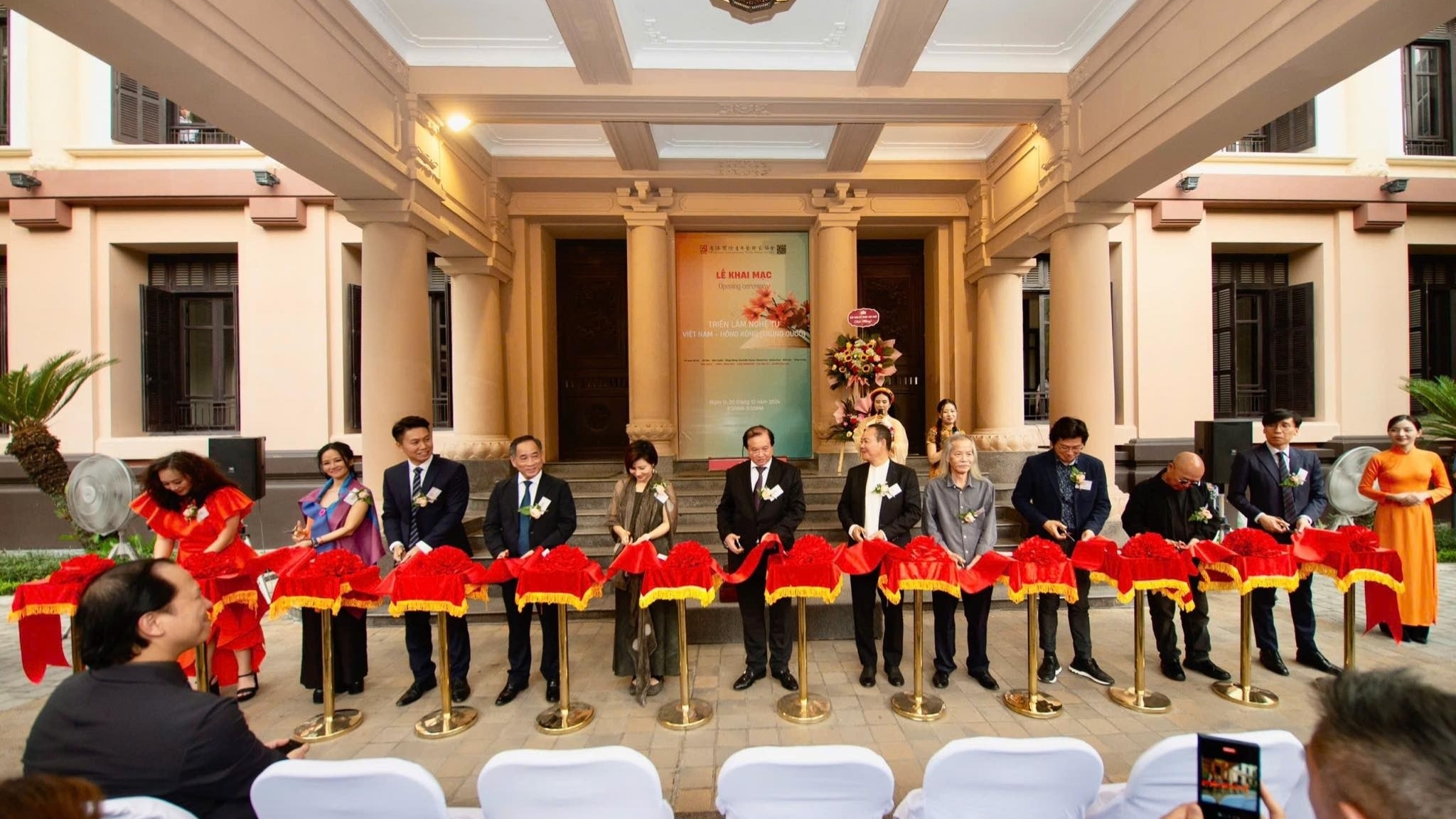 越南和中国香港艺术家分享通过艺术促进经济发展的方式