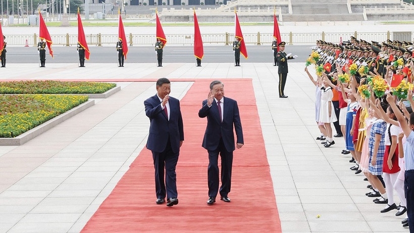 越南党和国家领导人致电祝贺中华人民共和国成立七十六周年