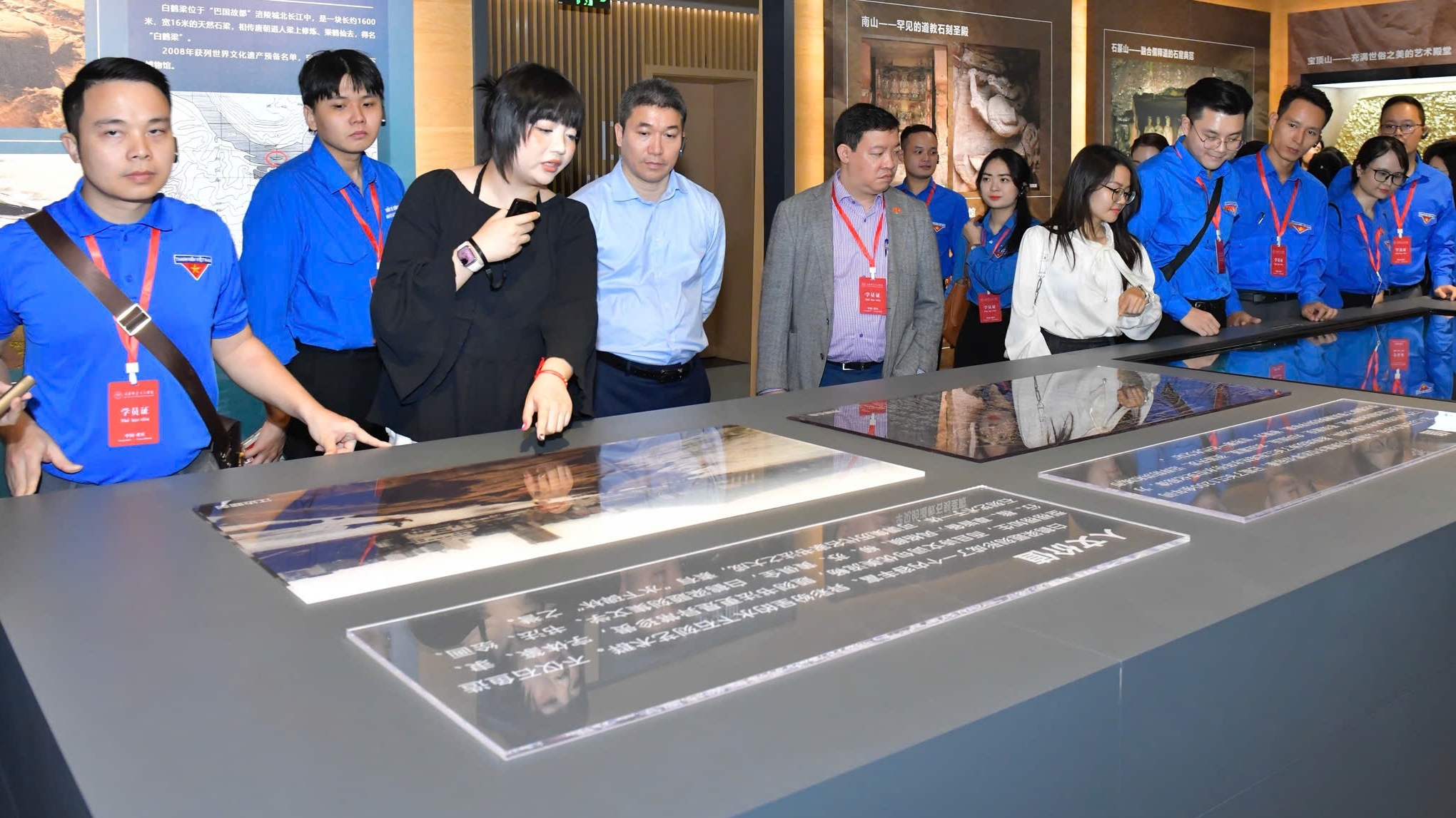 越中青年从革命历史走向数字时代——以青春之力续写友谊新篇