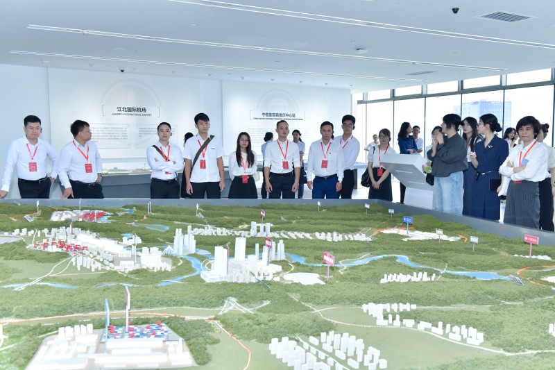 Tham quan Trung tâm logistics quốc tế Trùng Khánh