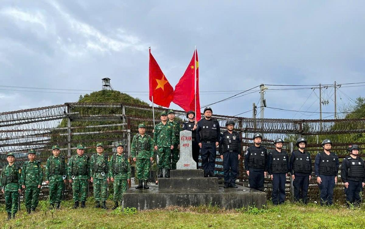 加强联合巡逻与执法 维护越中边境安全稳定