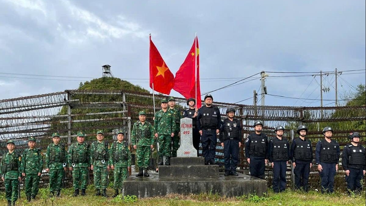 加强联合巡逻与执法 维护越中边境安全稳定