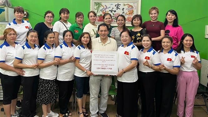 旅居中国澳门越南人为祖国灾区送温暖