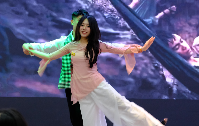 越南留学生在中国天津举行新生欢迎晚会 251027-thien-tan-3.jpg