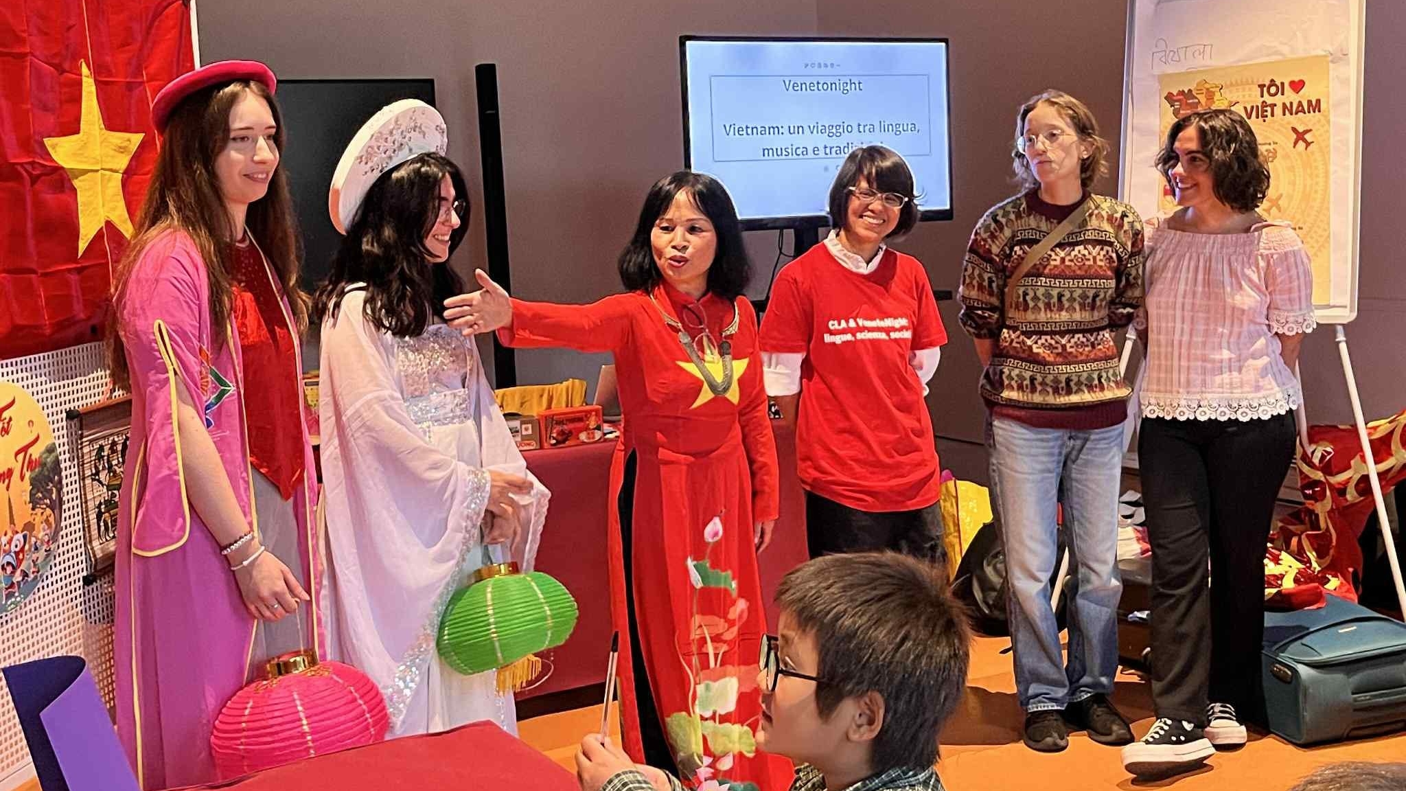 用音乐和美食守护越南语