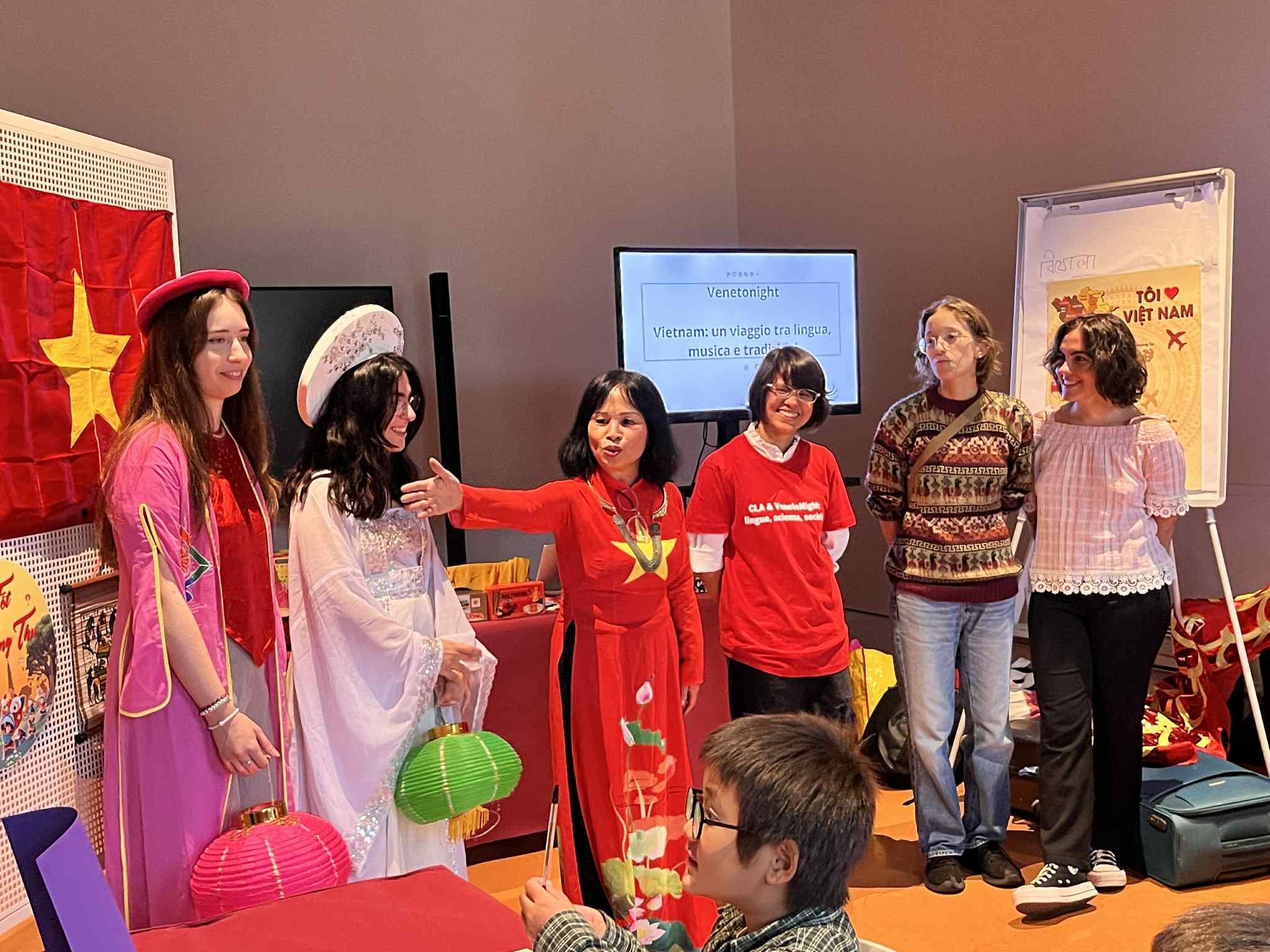 用音乐和美食守护越南语 Giữ tiếng Việt bằng nhạc cụ và ẩm thực