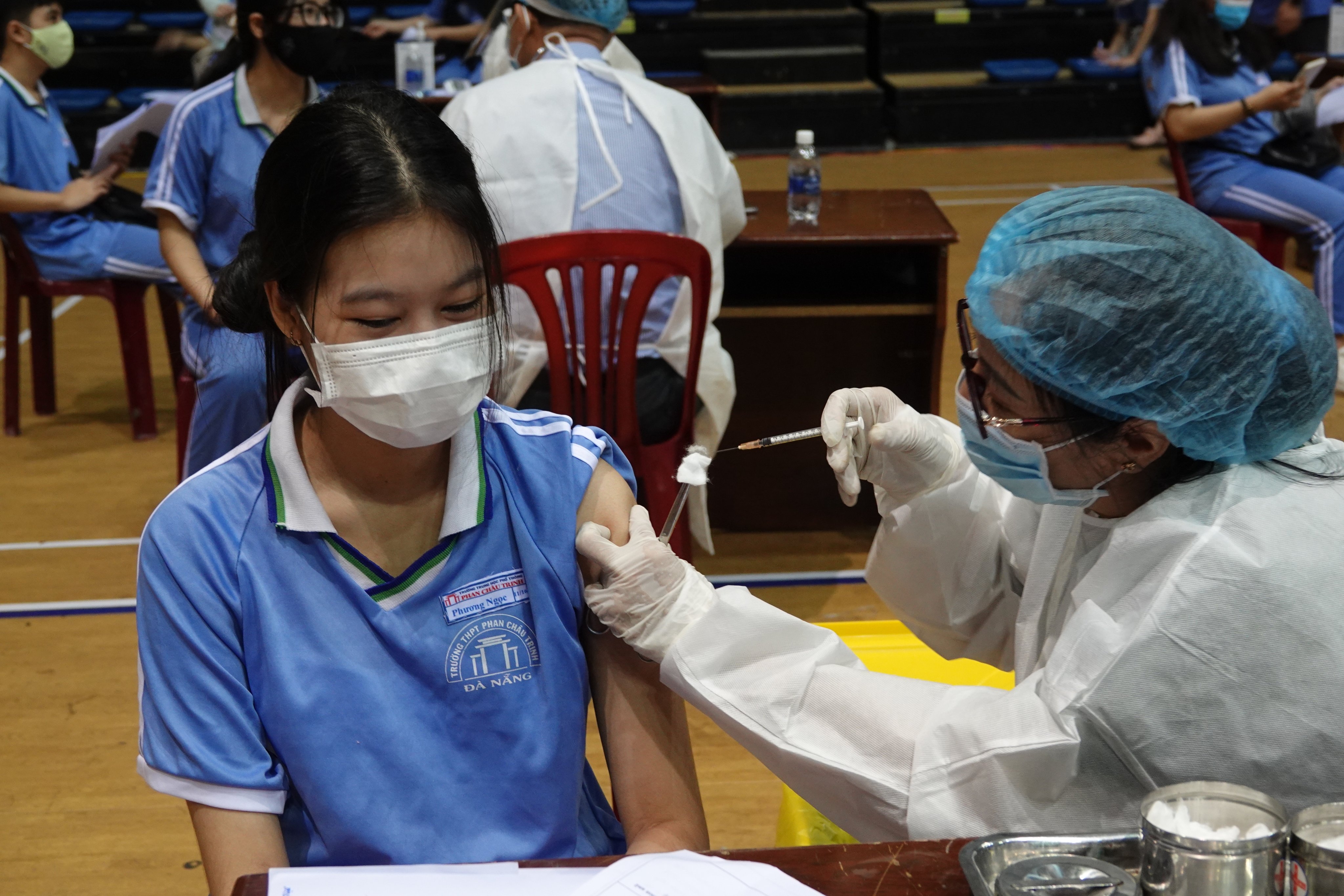 Bản in : 岘港市为15-17岁人群接种新冠疫苗 | Vietnam+ (VietnamPlus)