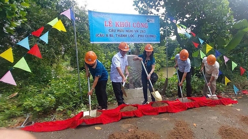 新增一座由海外越侨资助的桥梁在前江省开工建设