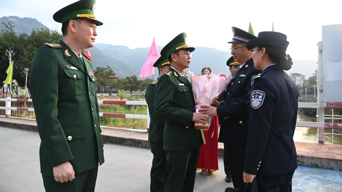 打击犯罪，维护越中边境口岸地区的安全与秩序