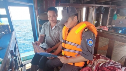 4号渔检支队加强宣传，协助渔民防范和抵制非法、不报告和不管制（IUU）捕捞