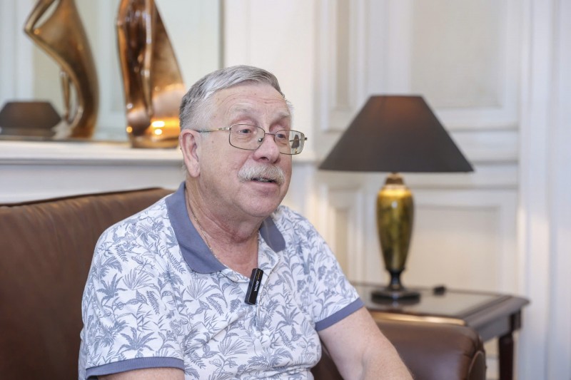 延伸友谊之臂的诸多倡议 Những sáng kiến để nối dài vòng tay hữu nghị