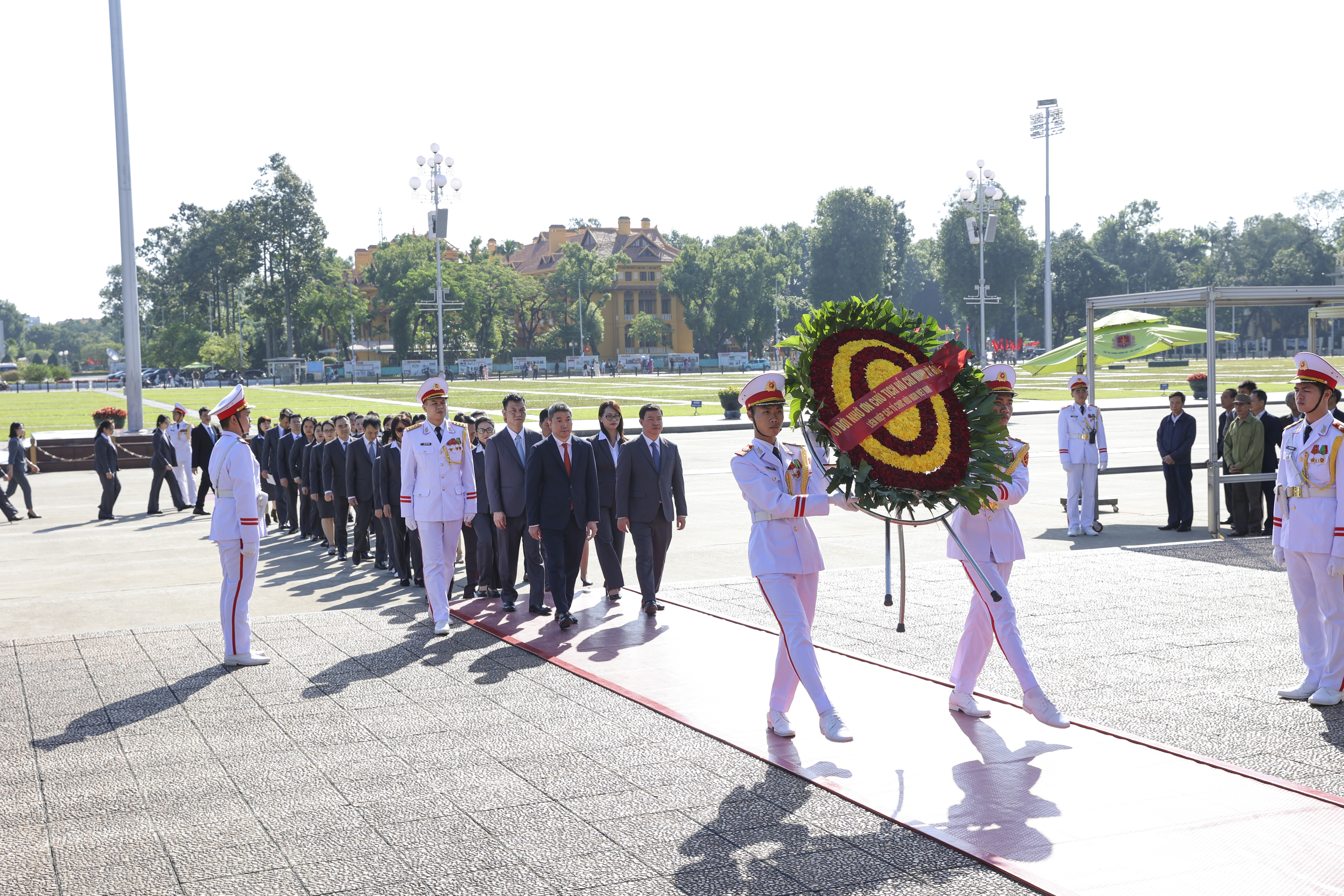 纪念传统日75周年:越南友好组织联合会举行向胡志明主席报功仪式 Liên hiệp các tổ chức hữu nghị Việt Nam tri ân Chủ tịch Hồ Chí Minh và báo cáo công tác nhân kỷ niệm 75 năm Ngày truyền thống